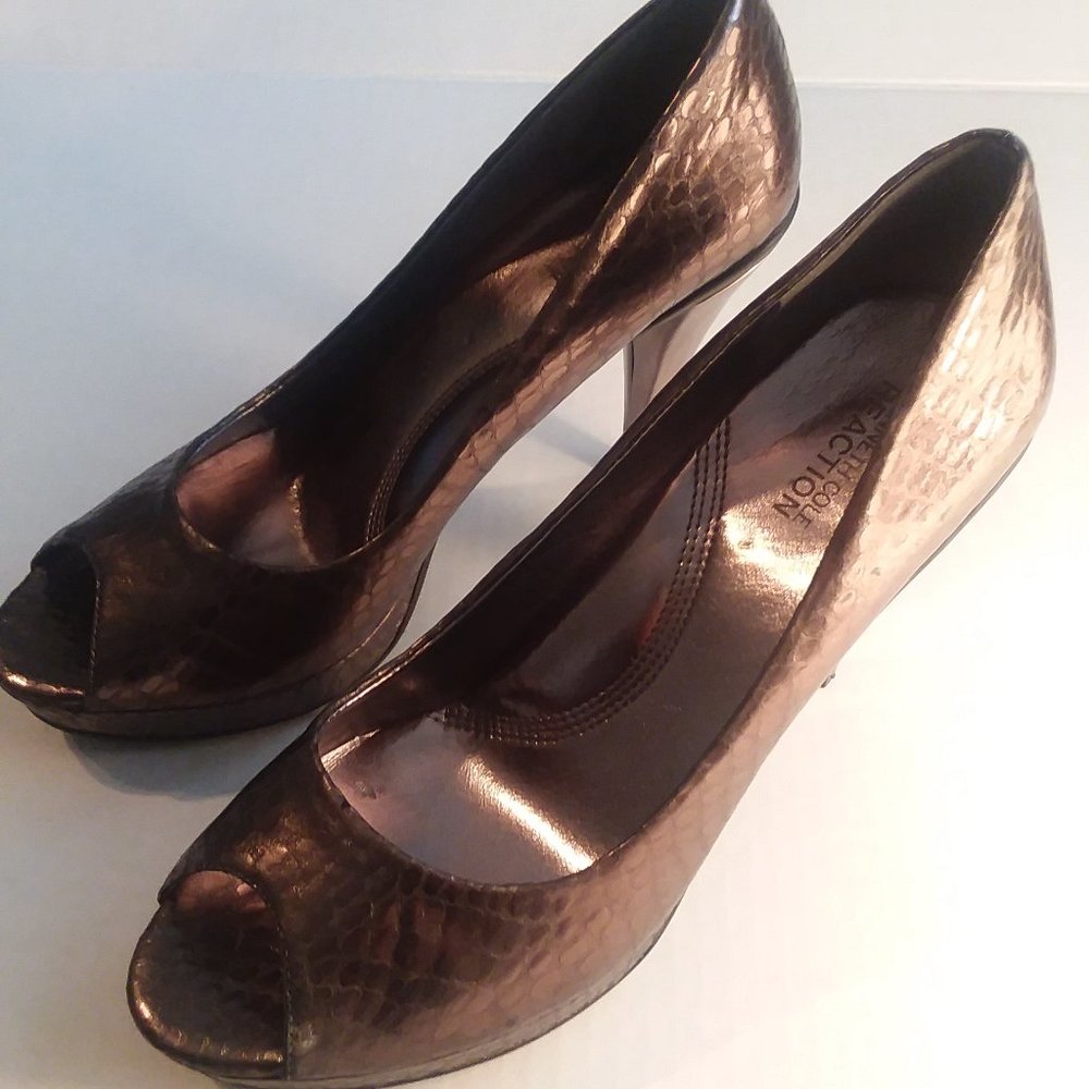 Kenneth Cole Reaction Metallic Reptile Print Pump
